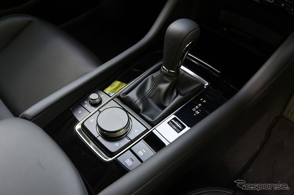 新型 マツダ3 セダン 20S L Package（黒革仕様）