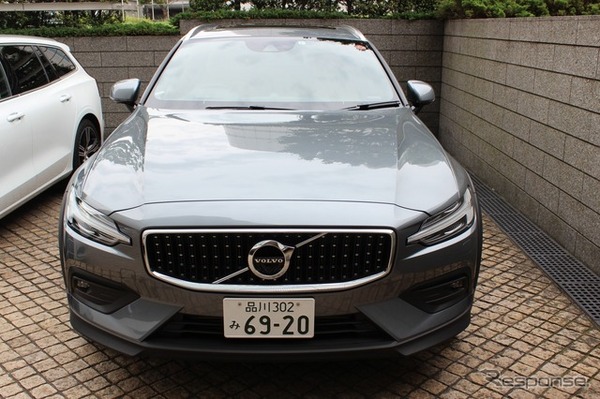ボルボ V60 クロスカントリー T5 AWD PRO