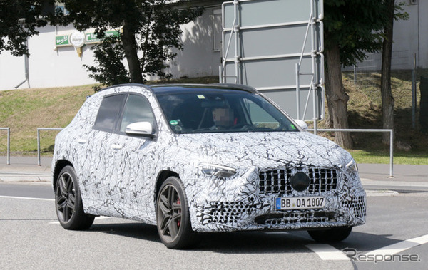 メルセデス AMG GLA45 開発車両 スクープ写真
