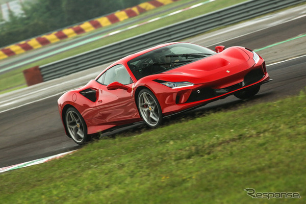 フェラーリ F8トリブート