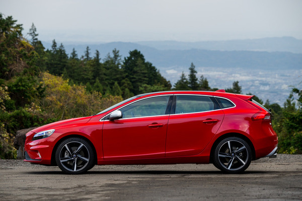 ボルボ V40 D4 Rデザイン