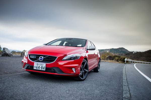 ボルボ V40 D4 Rデザイン