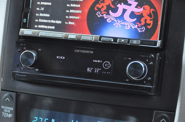 ソースユニットは定番のcarrozzeria DEH-P01を使う