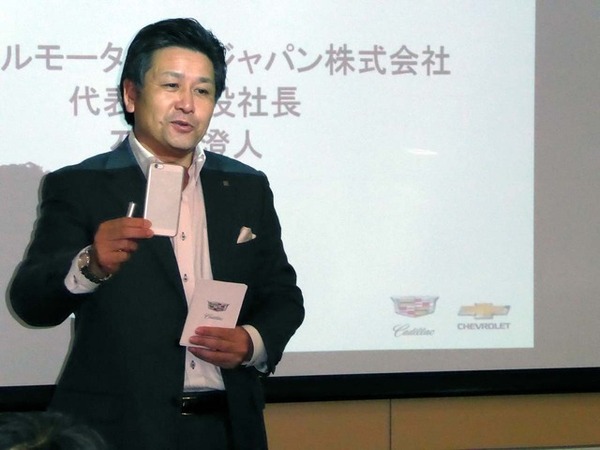 CarPlay搭載意義について説明するGMジャパン社長の石井澄人氏