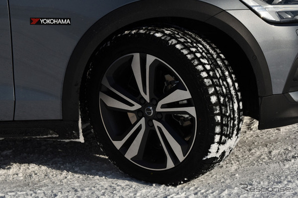 北海道の雪深いコースをボルボV60CCでテストドライブ
