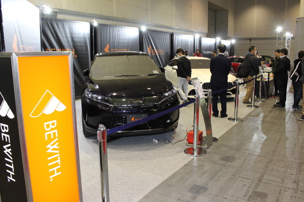 新デモカーのトヨタ ハリアー