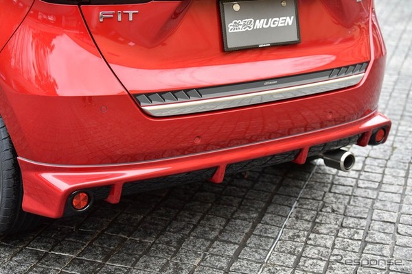 ホンダ フィット 無限 のエアロキット装着車（Dash）