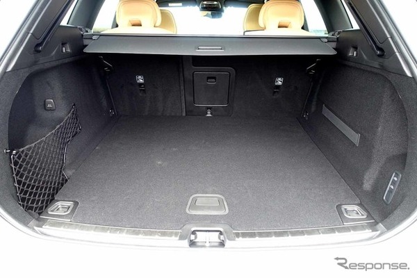 ボルボ XC60 B5 インスクリプション