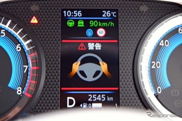 【日産ルークス 新型】うっかりステアリングから手を離していると10秒程度で警告が発せられ、さらに放置するとプロパイロットは自動的にOFFされる