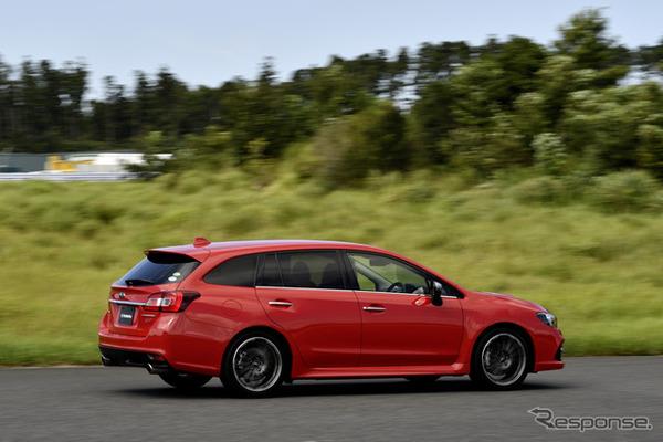 従来型のスバル レヴォーグ STI Sport