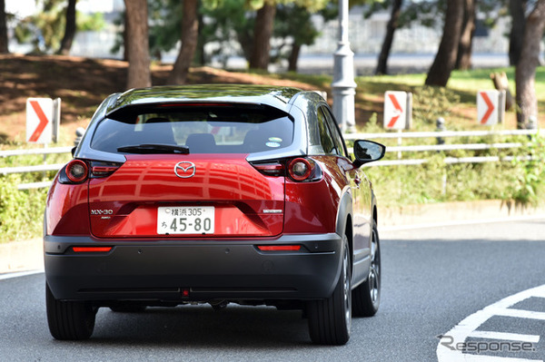 マツダ MX-30（ソウルレッドクリスタル、メタリック＋3トーン、4WD）