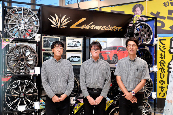 《取材協力：タイヤ＆ホイール館 フジスペシャルブランド 武蔵村山店》キックスのホイールマッチングをお願いしたのはタイヤ＆ホイール館 フジ スペシャルブランド 武蔵村山店（東京都武蔵村山市本町1丁目71-1）だ。輸入車などの扱いが多いのも同店の特徴でもある。SUV系のホイールチョイスではオフセットの選定など細かなアドバイスも受けられる。タイヤとの組み合わせで足もとを彩る方法にも数多くの経験があり頼りになるショップだ。
