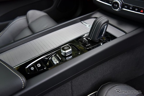 ボルボ XC60 T8ポールスターエンジニアード