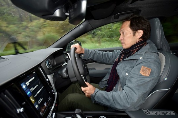 ボルボ V60 B5 R-DESIGN に乗る モータージャーナリスト 南陽一浩氏
