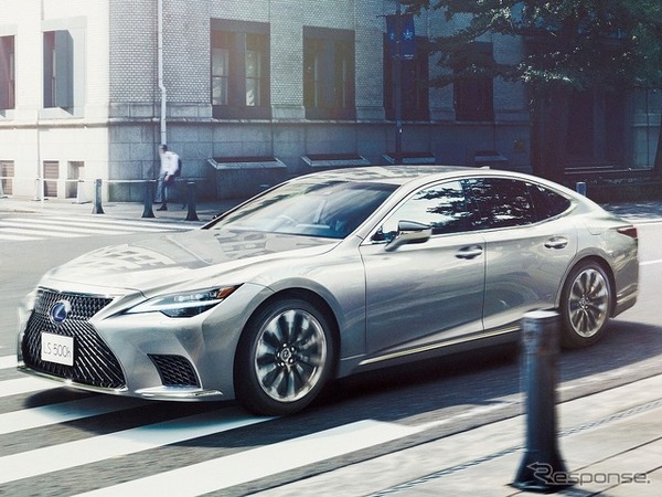 レクサス LS500h エグゼクティブ（銀影ラスター）