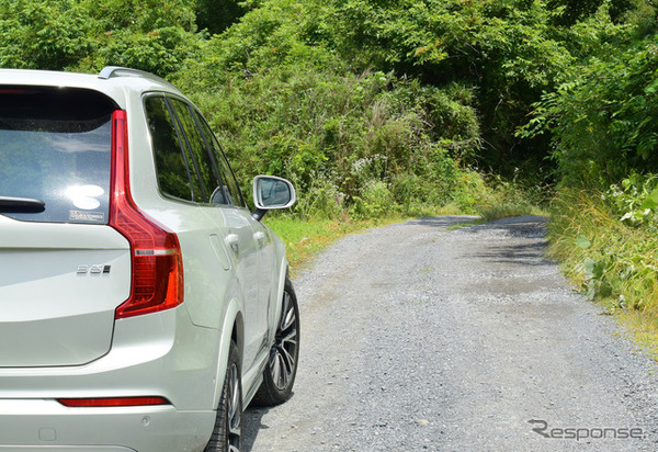 ボルボ XC90 B5 Momentum