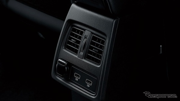 ルノー キャプチャー 新型 後席エアダクト USB