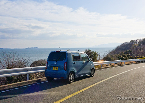 ホンダ N-WGN L Honda SENSING。瀬戸内海をバックに記念撮影。