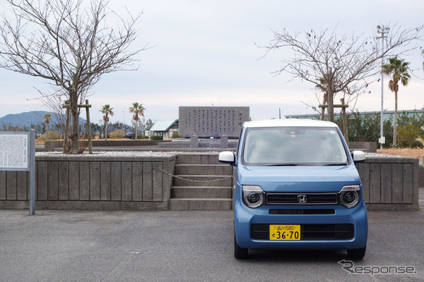 平生回天特攻基地跡からさらに車で長島という島に渡ったところにも回天の碑が。訓練中の事故で行方不明となっていたが、終戦直後の枕崎台風襲来時に打ち上げられたのだという。