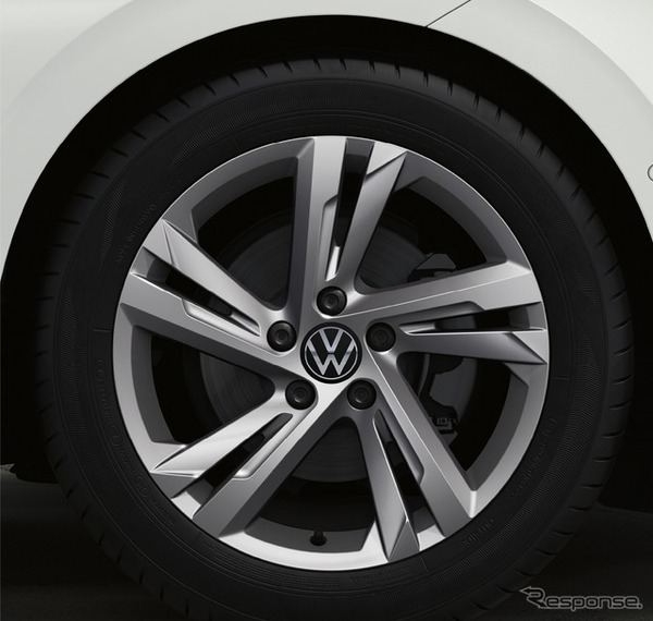 VW ゴルフ・ヴァリアント eTSI R-ライン 17インチアルミホイール