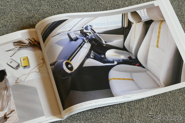 マツダ2 改良新型 （15S サンリットシトラス）