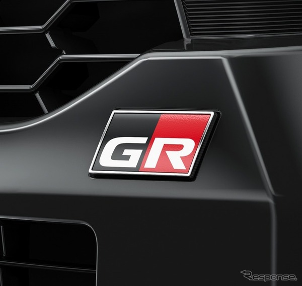 トヨタ ハイラックス Z GRスポーツ専用エンブレム（フロント）
