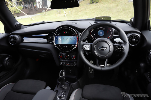 MINI John Cooper Works ハッチバックモデル インストゥルメントパネル