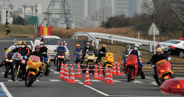 2日まで都内各所で暴走族対策の警戒が続く