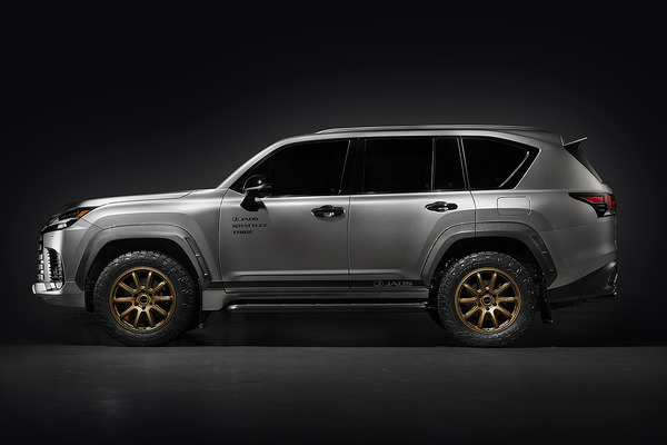 LEXUS LX600 