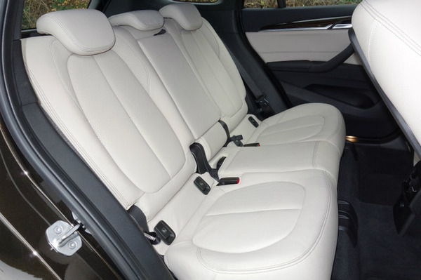 【BMW X1 試乗】見た目変わらないのに中身は大変わり…中村孝仁