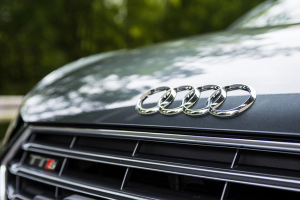 アウディ TTS クーペ 2.0 TFSI クワトロ