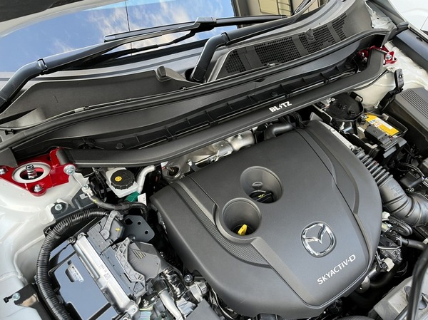 BLITZ STRUT TOWER BAR（ストラットタワーバー）MAZDA CX-5 フロント用 装着例