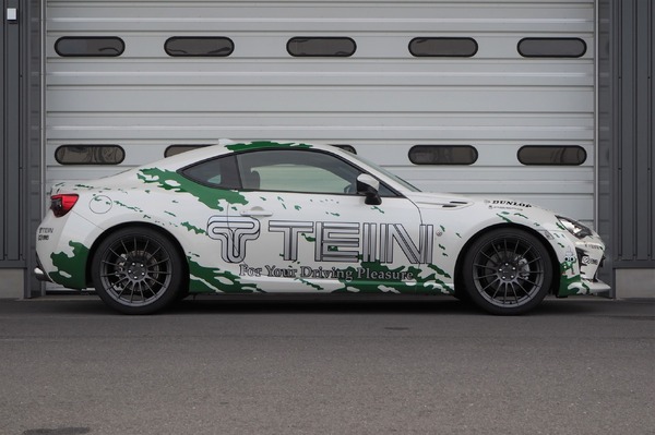 RX1装着例・TOYOTA 86（Ft: -30mm / Rr: -30mm）