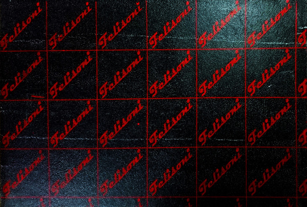 「制振材」の一例（フェリソニ）。