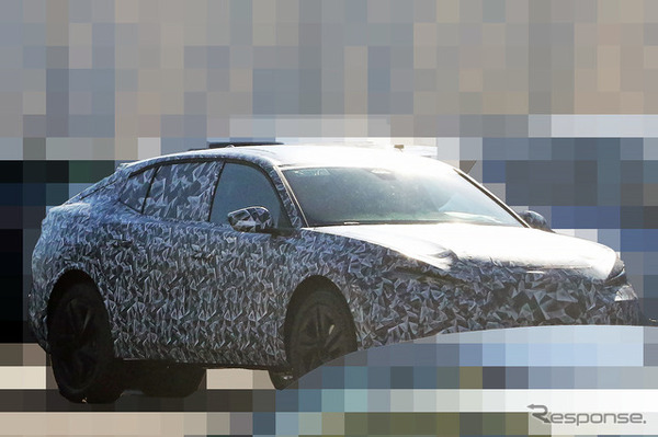 プジョー 新型クーペSUV 開発車両（スクープ写真）