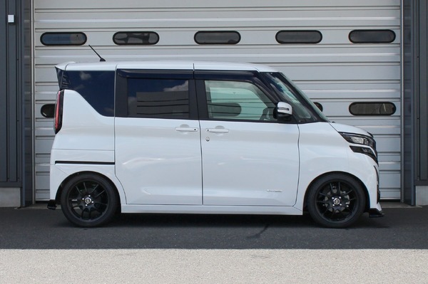 FLEX Z装着車 NISSANルークス（Ft: -35mm / Rr: -30mm）