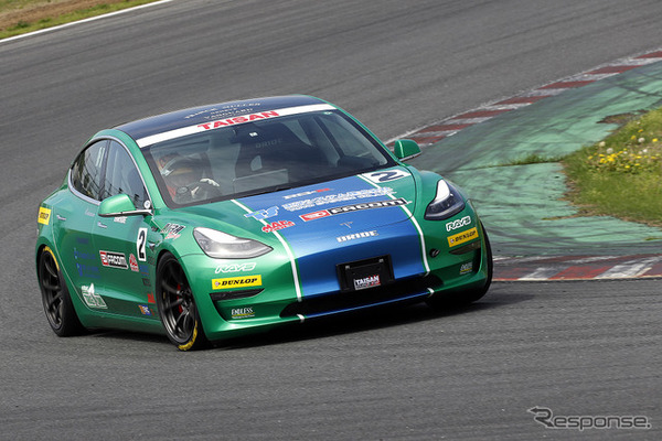 飯田章選手が監督を務める『トーヨーシステムTAISANアキラR』に「ボルクレーシングNE24」が採用された