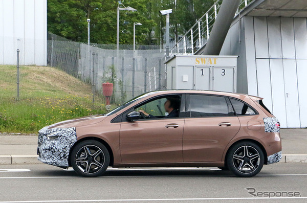 メルセデスベンツ Bクラス 改良新型プロトタイプ（スクープ写真）