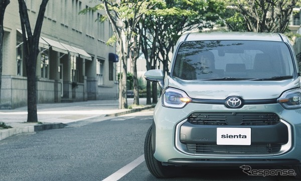 トヨタ・シエンタZ（ハイブリッド・2WD・7人乗り、アーバンカーキ、オプション装着車）