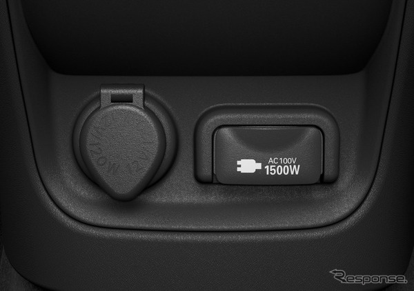 トヨタ・シエンタ：アクセサリーコンセント（AC100V・1500W／非常時給電システム付）インパネ部