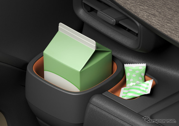 トヨタ・シエンタ：カップホルダー＆小物入れ（運転席・助手席）