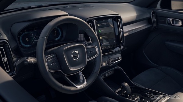 ボルボ XC40 アルティメット B4 AWD ダークエディション（コクピット）