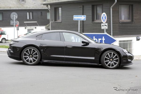ポルシェ タイカン 改良新型プロトタイプ（スクープ写真）