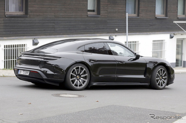 ポルシェ タイカン 改良新型プロトタイプ（スクープ写真）