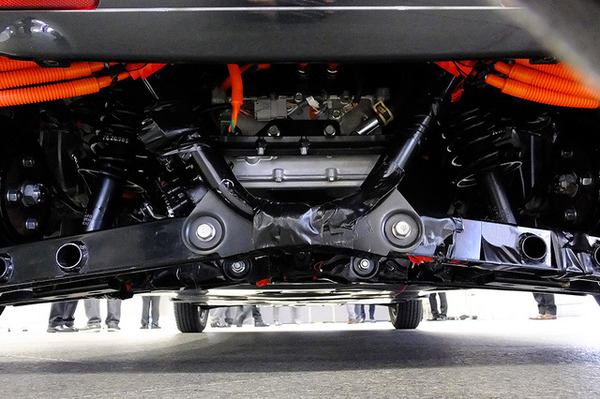 東京・田町の三菱自動車工業本社で公開されたコンバートEV実証実験車「OVEC-TWO」（1月11日）