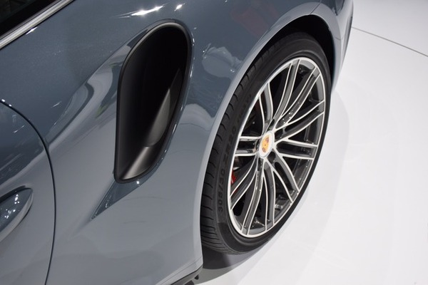 ポルシェ 911ターボ（デトロイトモーターショー16）