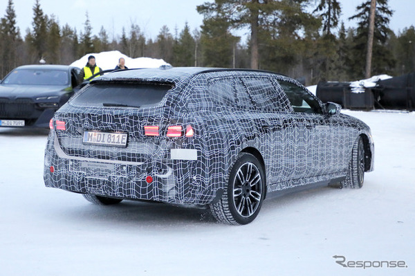 BMW i5ツーリング プロトタイプ（スクープ写真）