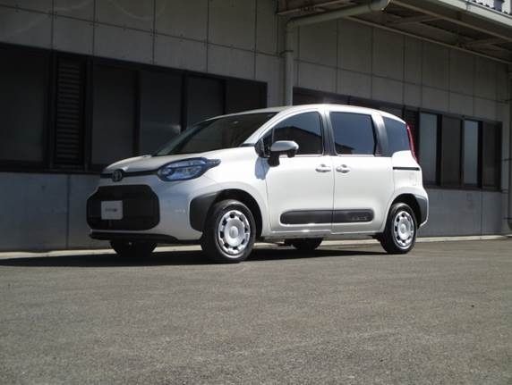 TOYOTAシエンタ用DEVIDE UP210実装例（アップ量：F +34mm／R +31mm）