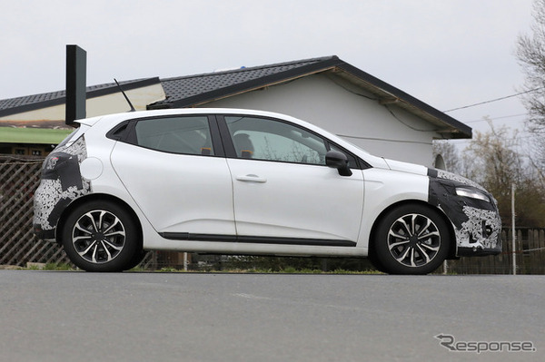 ルノー ルーテシア 改良新型プロトタイプ（スクープ写真）