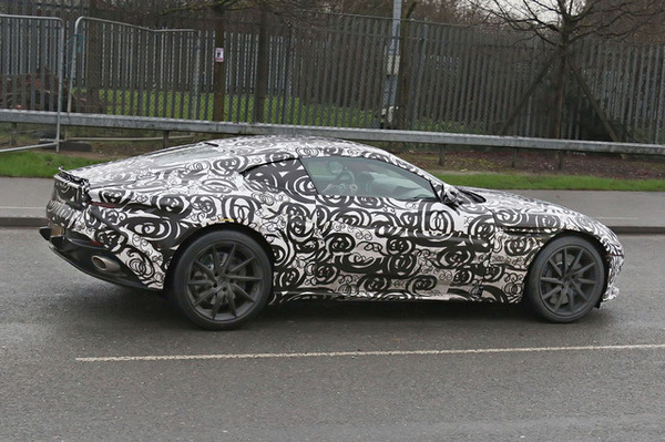 アストンマーティン DB11 スクープ写真